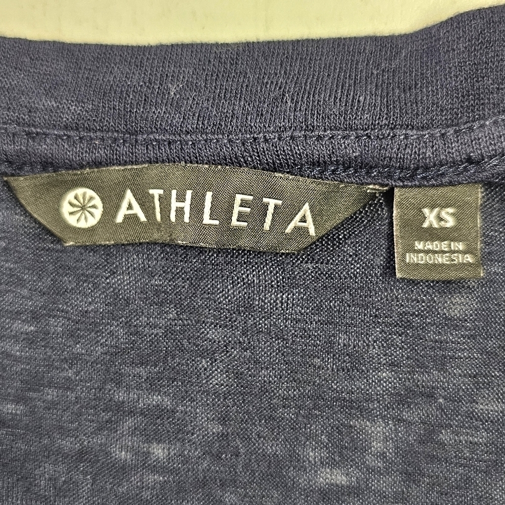 ATHLETA Women's XS Navy Blue V-Neck Lightweight Breathable Shortsleeve T-shirt - Picture 6 of 8